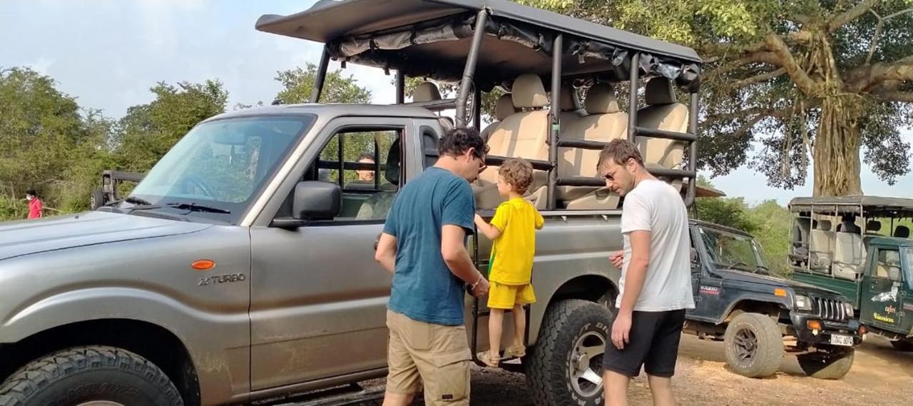 Share Safari Family Bungalow Udawalawe Exteriör bild